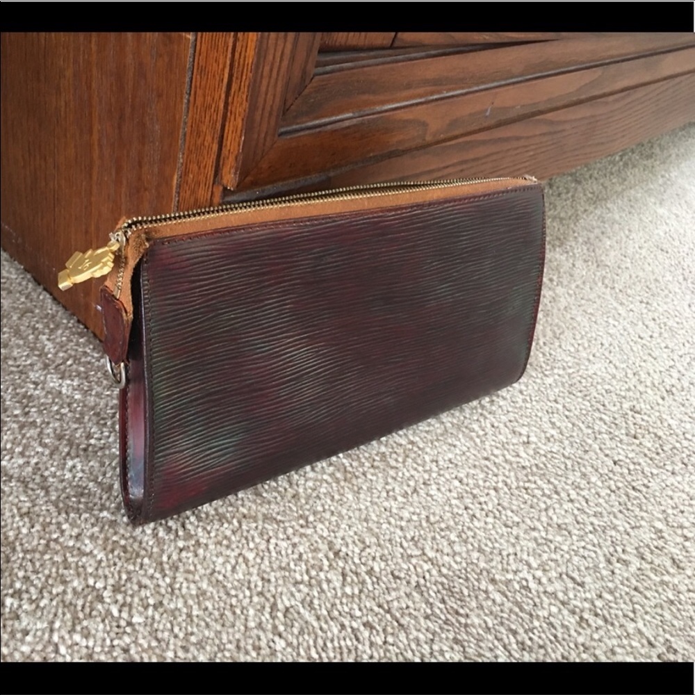 LV epi pochette